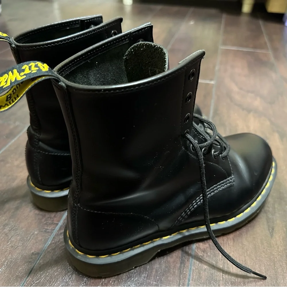 Dr. Martens 1460 Smooth Leather Lace-Up Boots Size 10 - Picture 4 of 13